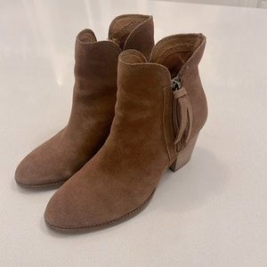 Beautiful suede Frye Bootie, Size 8.5